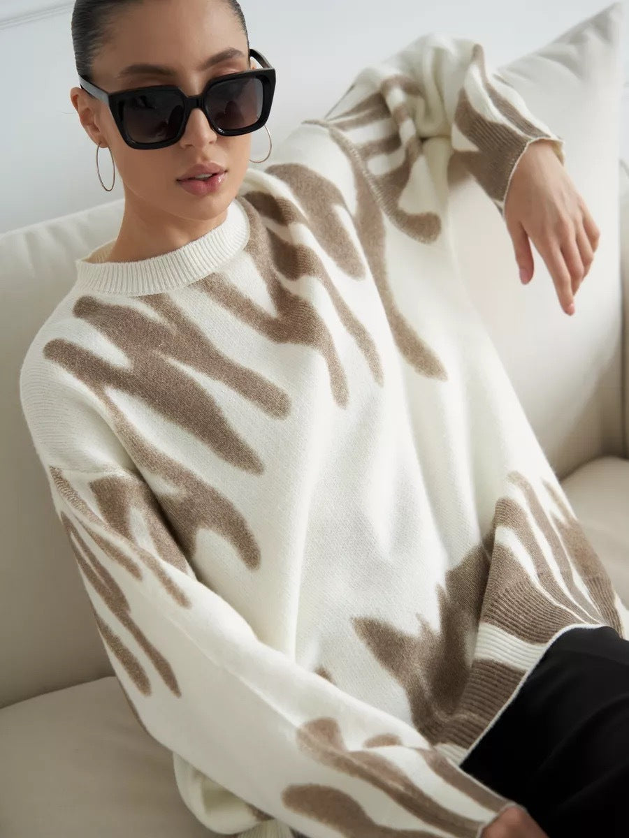 Women's oversized sweater - Modern print knitted sweater with round neckline