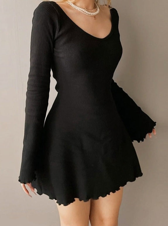 Knitted Black and White Ruffle Sleeve Sweater Slim Dress